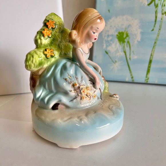 Josef Originals LOVE LETTERS in the Sand Musical Figurine, Vintage Music Box - Picture 2 of 7